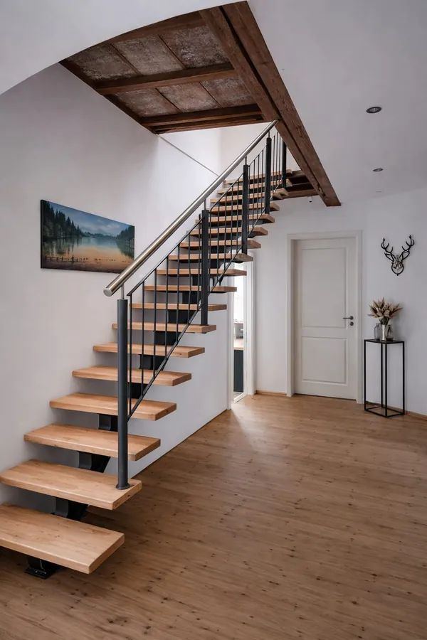 M-13: Holztreppe mit schwarzem Stahlgeländer – Referenzprojekt